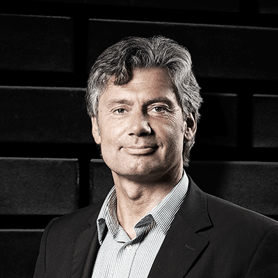 Quadratisches Porträt von Michael Düring