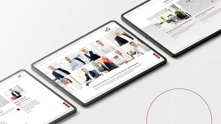 Drei Ipads mit der ttp Homepage