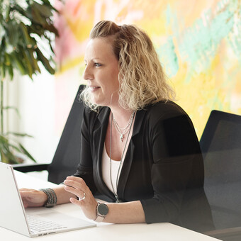 Nancy Meister posiert vor der Kamera