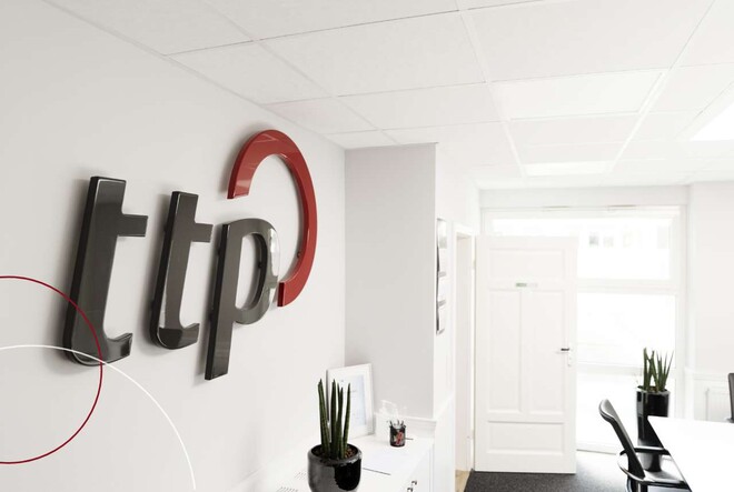 ttp Logo am Büroeingang