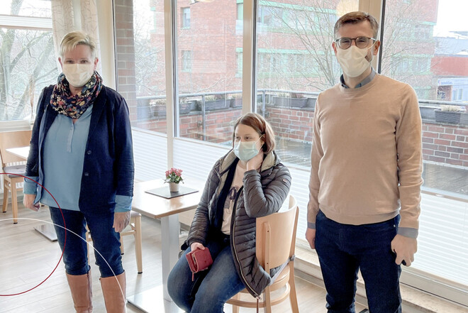 Drei ttpler beim Blutspenden