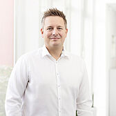 Kris Esslinger posiert vor der Kamera