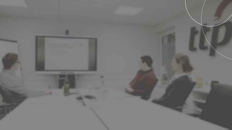 Blick auf ein Meeting bei ttp