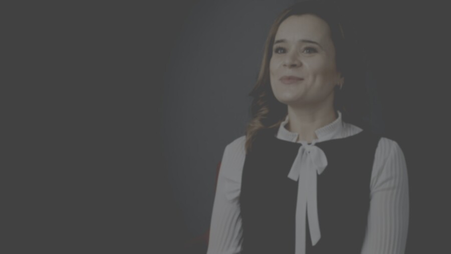 Standbild von ttp Mitarbeiterin Jana Miller im Interview