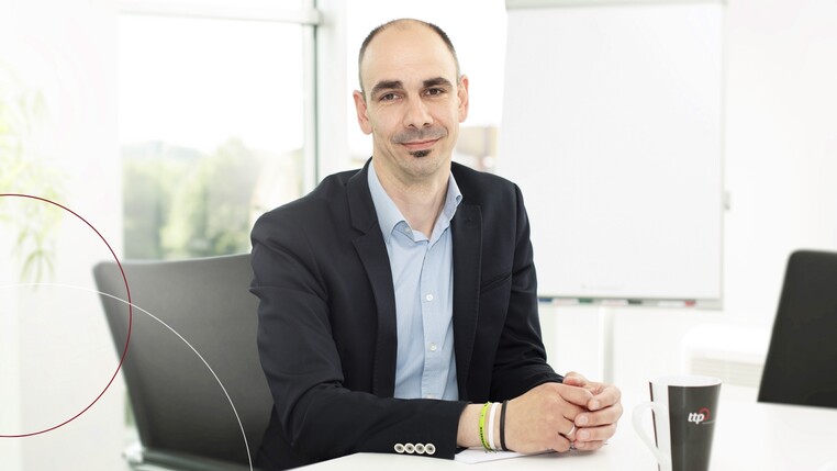 Martin Enseleit am Schreibtisch