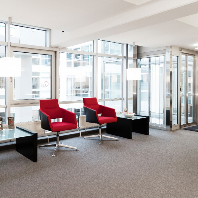 Quadratisches Bild vom ttp Bürogebäude in Flensburg