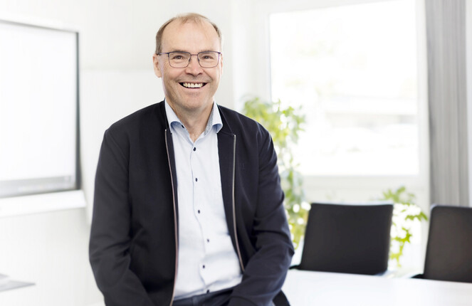 Frank Hansen posiert vor der Kamera