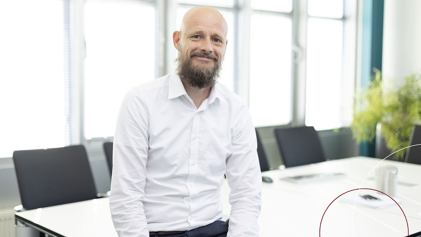 Jan Ole Timm lächelt in die Kamera