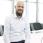 Jan Ole Timm lächelt in die Kamera