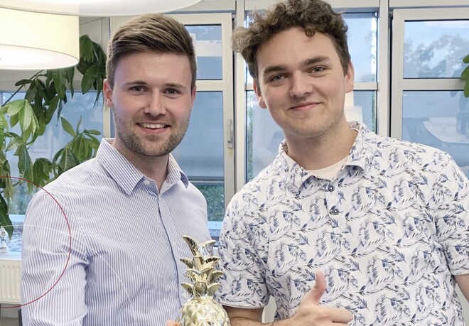 ttp-Azubis mit der goldenen Ananas.