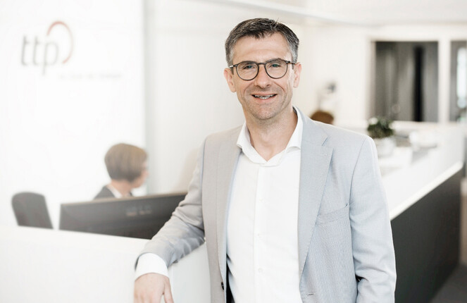 Mehemet Cetintuerk posiert vor der Kamera