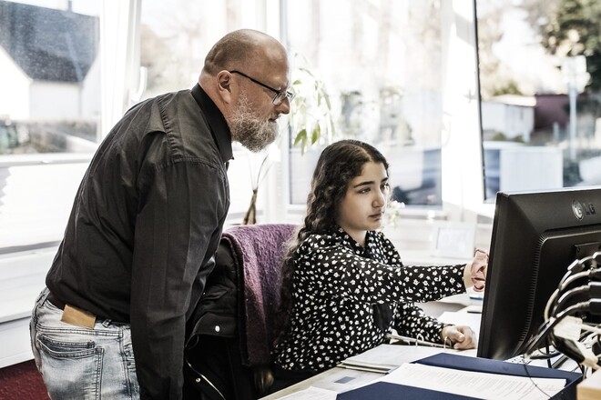 Zwei ttpler unterhalten sich