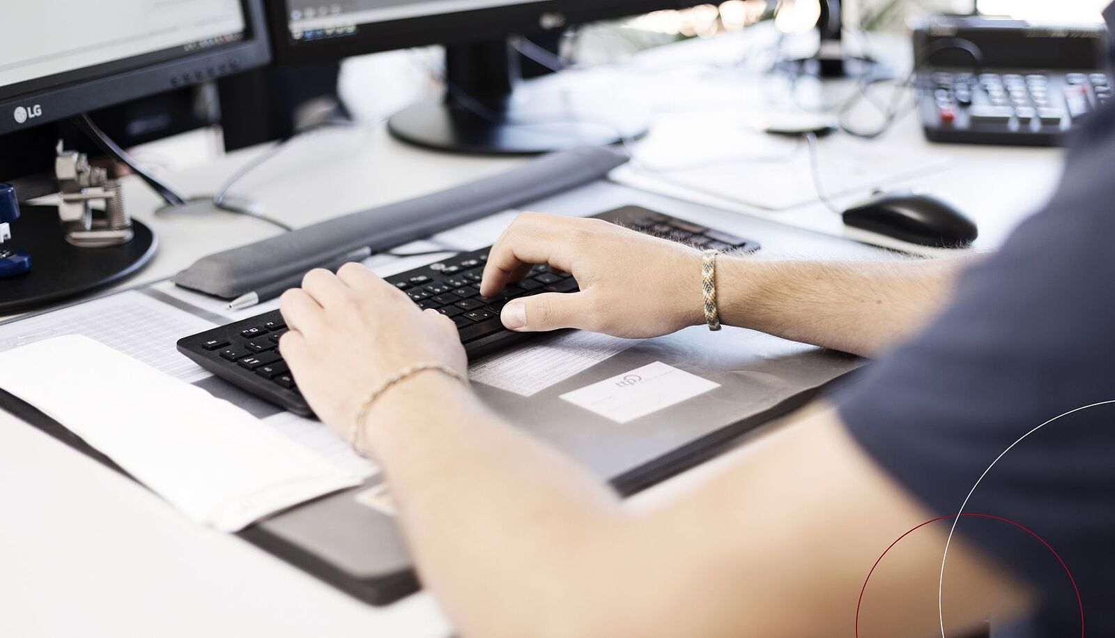 ttp-Mitarbeiter am Arbeitsplatz