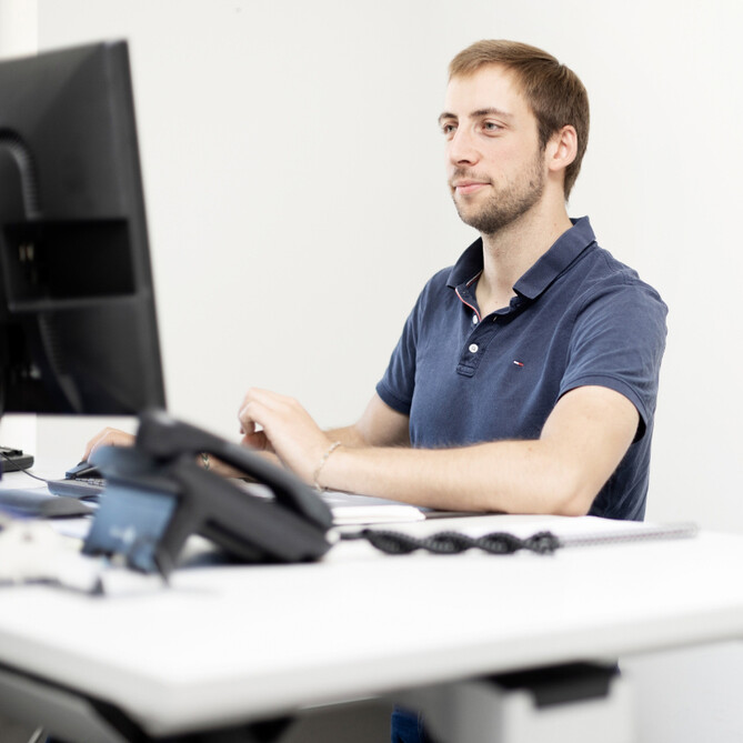 Ein ttp Mitarbeiter des ttp Standort Husum