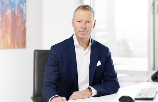 Michael Heil posiert vor der Kamera