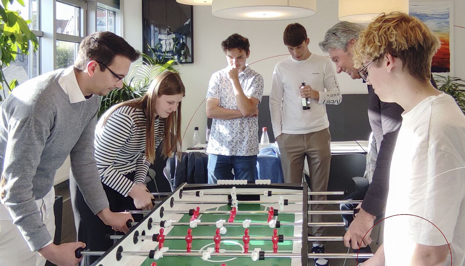 ttp-Azubis beim Tischkickern.