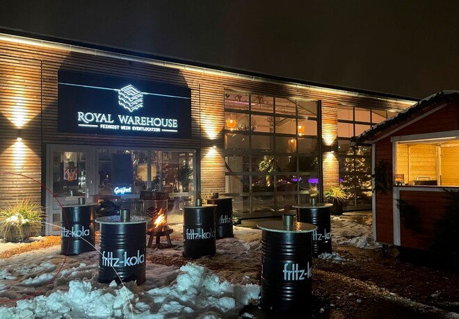 Das Gebäude von Royal Warehouse von außen im Winter