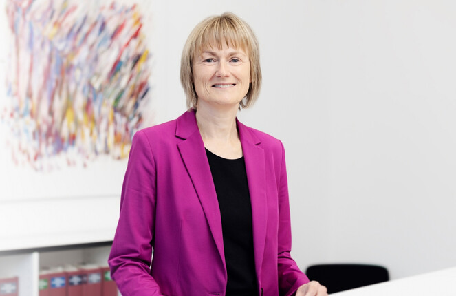 Petra Hansen lächelt in die Kamera