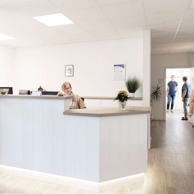 Quadratisches Bild von dem ttp Eingangsbereich in Husum