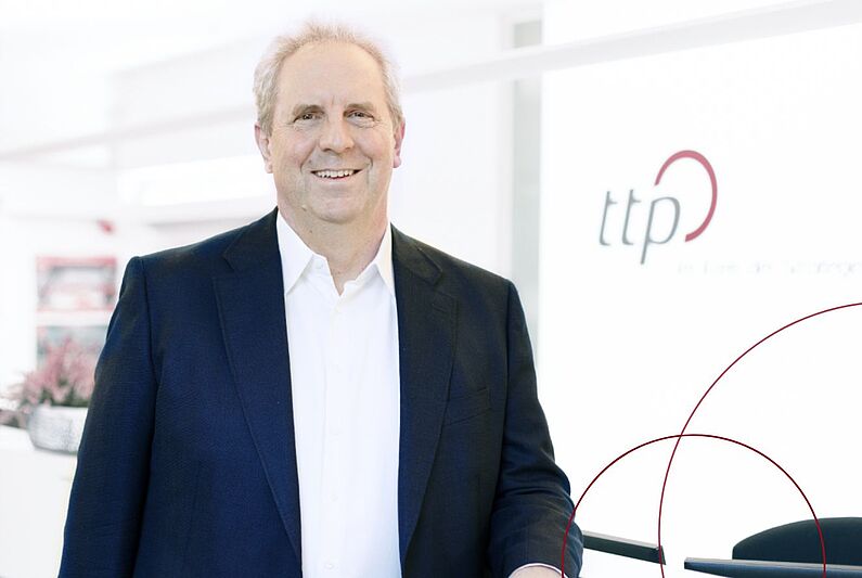 Robert Binder lächelt in die Kamera