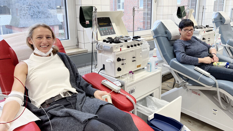 Zwei ttpler spenden Blut