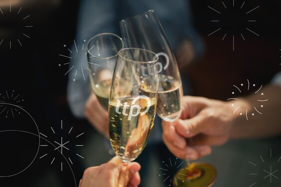 Dre ttp Sektgläser an Neujahr