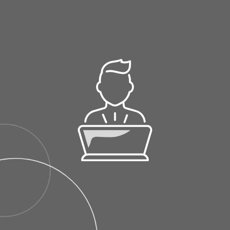 Weißes Männchen mit Laptop auf einem grauen Hintergrund