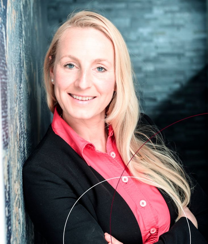 Eine Mitarbeiterin der Tinglev Elementfabrik