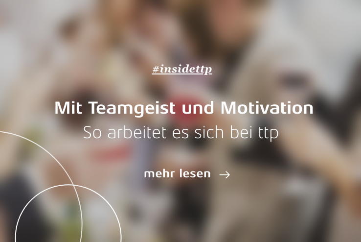 Weiße Schrift mit bunten Underlay